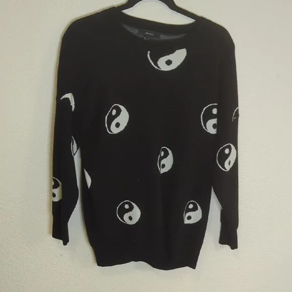 Forever 21 Black and White Yin Yang Sweater - Picture 4 of 4